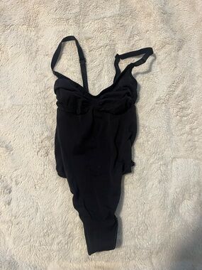 SKIMS thong body suit XS